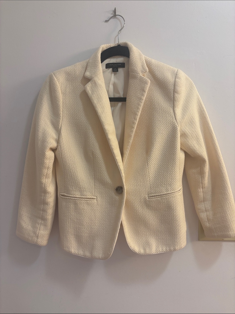 Ann Taylor Cream Textured Single-Button Blazer